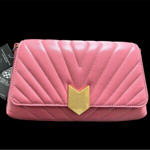 👜NWT Vince Camuto Theon Crossbody genuine quilted leather PINK💕